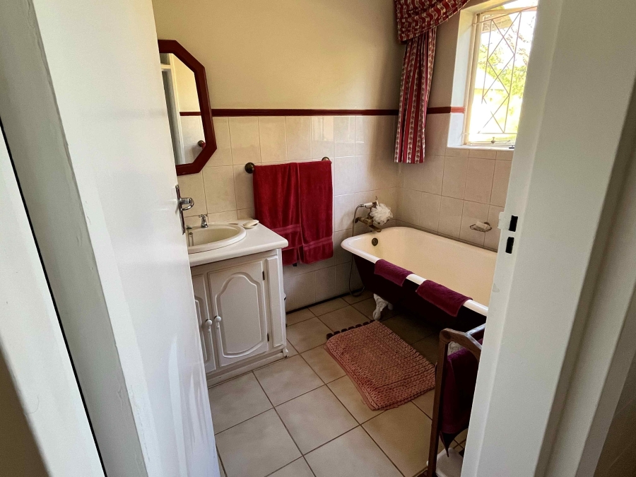 5 Bedroom Property for Sale in Harveston A H Gauteng