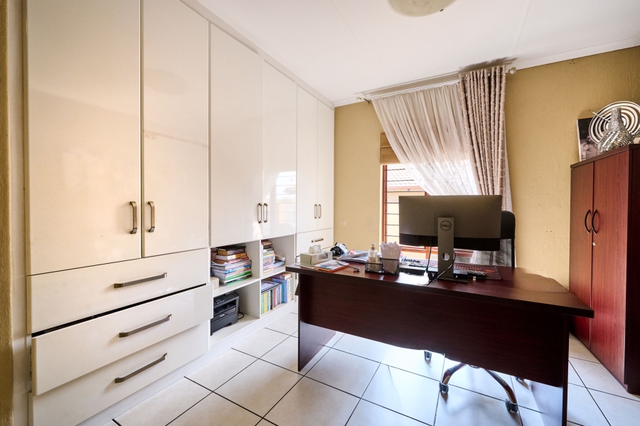 3 Bedroom Property for Sale in Erand Gardens Gauteng