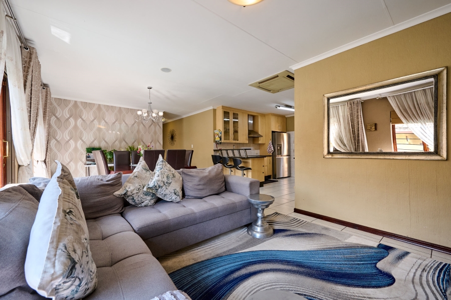 3 Bedroom Property for Sale in Erand Gardens Gauteng