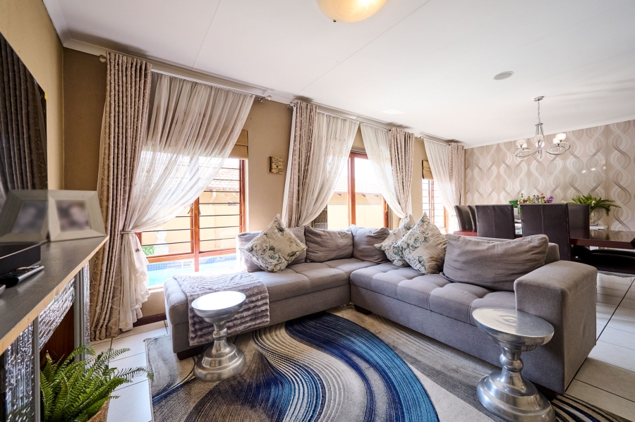 3 Bedroom Property for Sale in Erand Gardens Gauteng