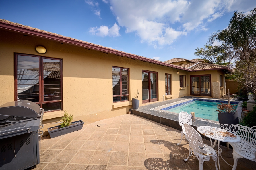 3 Bedroom Property for Sale in Erand Gardens Gauteng