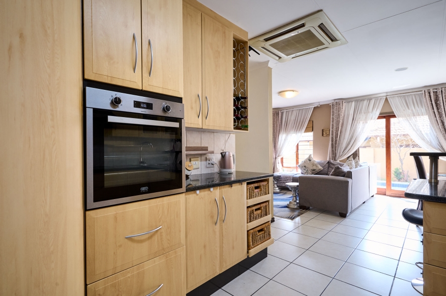3 Bedroom Property for Sale in Erand Gardens Gauteng