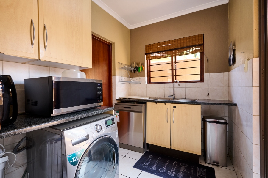 3 Bedroom Property for Sale in Erand Gardens Gauteng