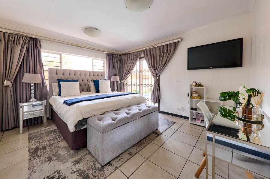 3 Bedroom Property for Sale in Erand Gardens Gauteng