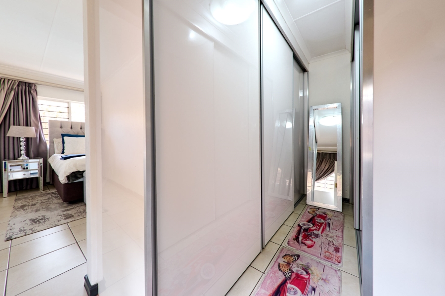 3 Bedroom Property for Sale in Erand Gardens Gauteng