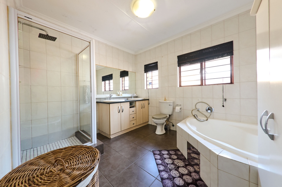 3 Bedroom Property for Sale in Erand Gardens Gauteng