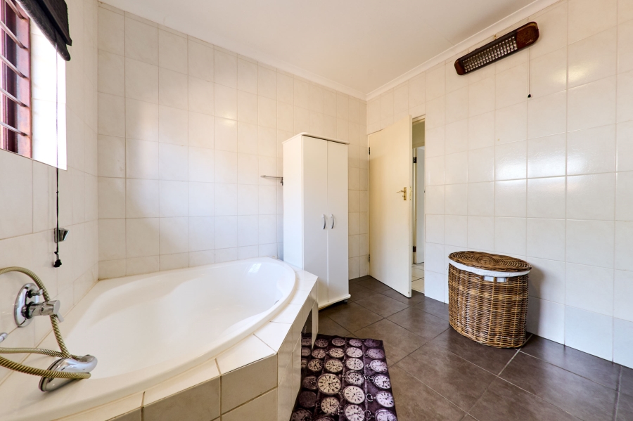 3 Bedroom Property for Sale in Erand Gardens Gauteng