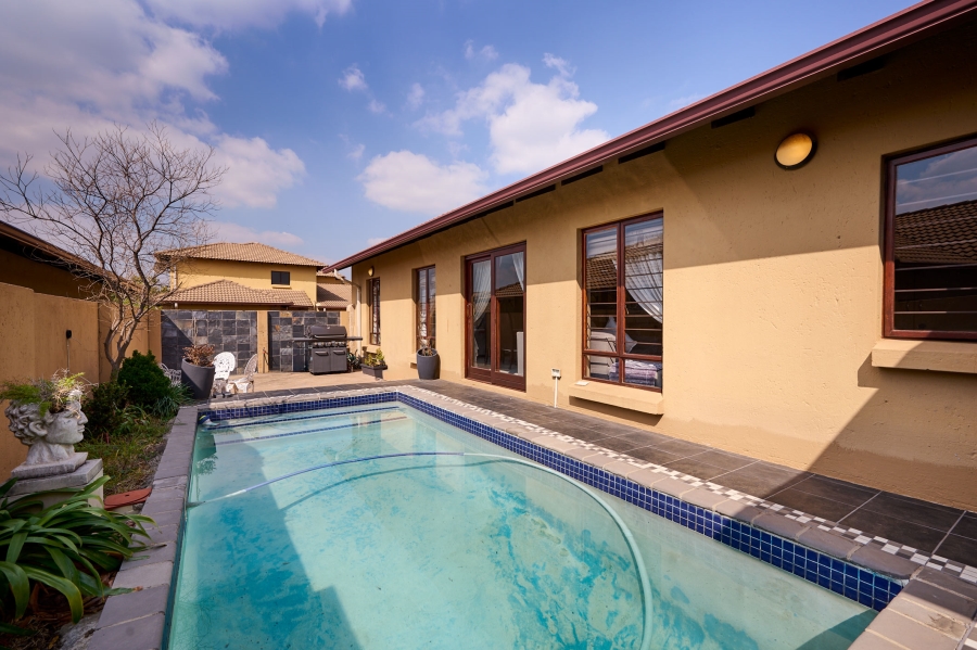 3 Bedroom Property for Sale in Erand Gardens Gauteng