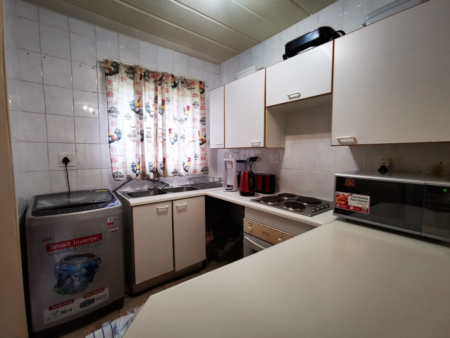 To Let 1 Bedroom Property for Rent in Paulshof Gauteng