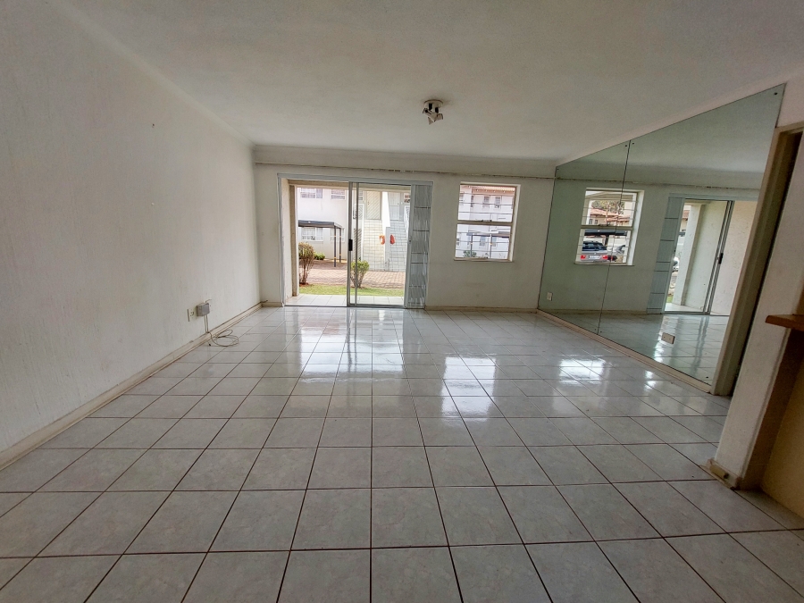 To Let 2 Bedroom Property for Rent in Fairland Gauteng