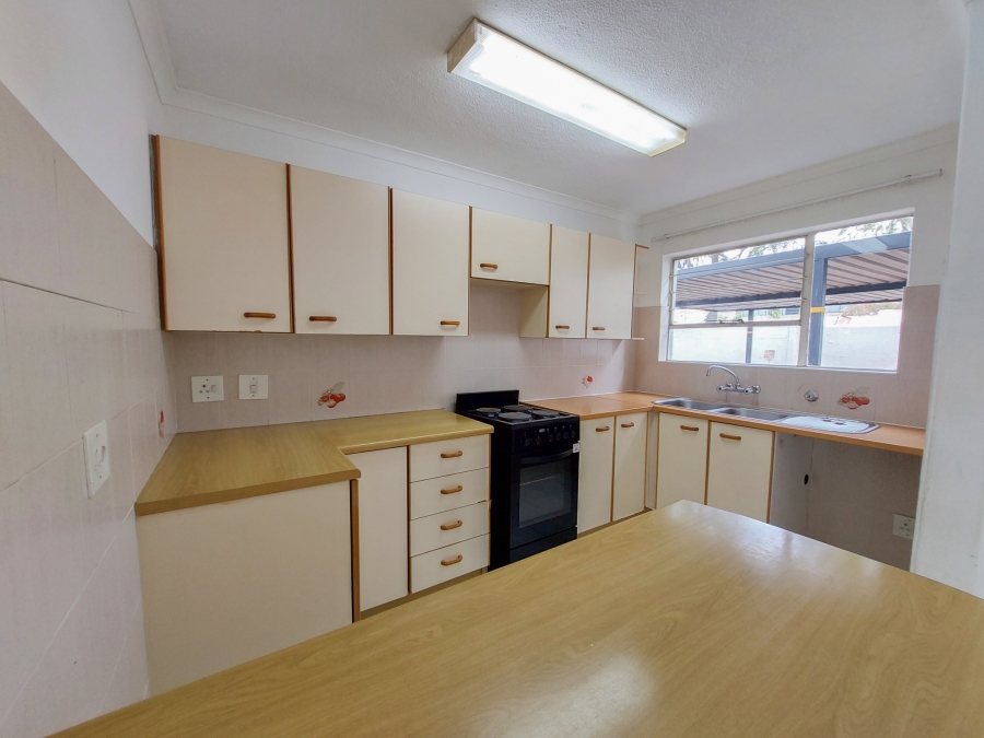 To Let 2 Bedroom Property for Rent in Fairland Gauteng