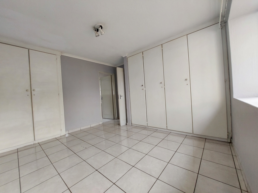 To Let 2 Bedroom Property for Rent in Fairland Gauteng