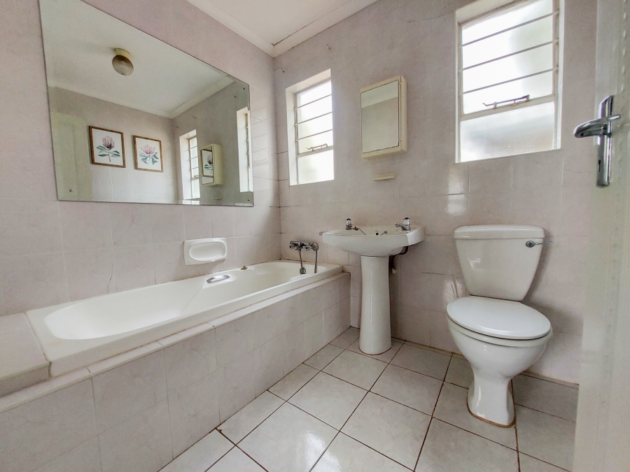 To Let 2 Bedroom Property for Rent in Fairland Gauteng