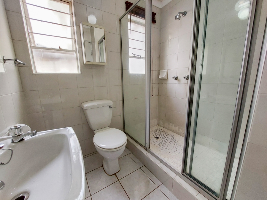 To Let 2 Bedroom Property for Rent in Fairland Gauteng