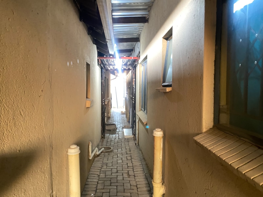 9 Bedroom Property for Sale in Booysens Gauteng