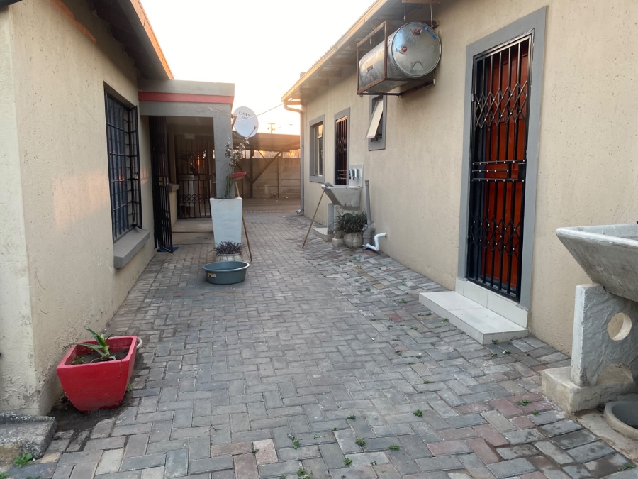 9 Bedroom Property for Sale in Booysens Gauteng