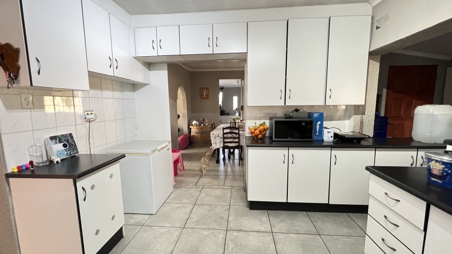 5 Bedroom Property for Sale in Greenhills Gauteng