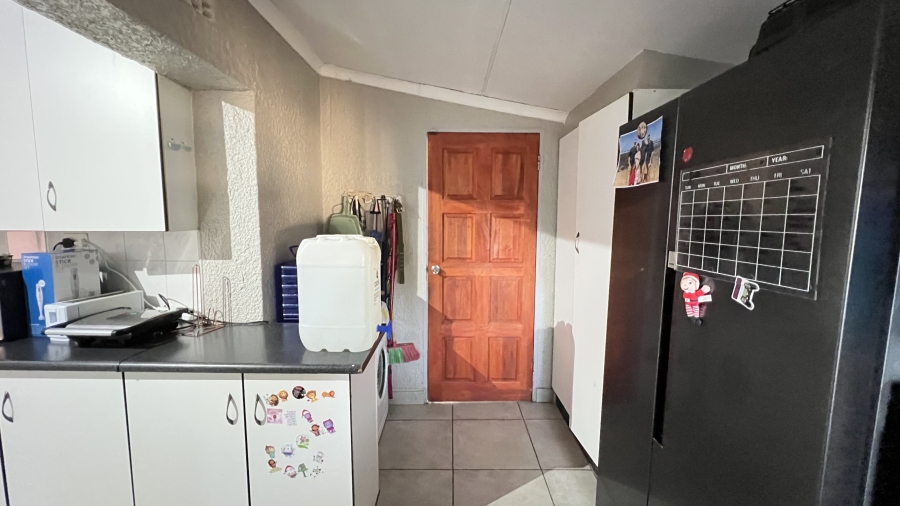 5 Bedroom Property for Sale in Greenhills Gauteng