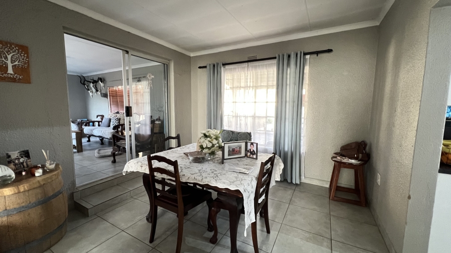 5 Bedroom Property for Sale in Greenhills Gauteng