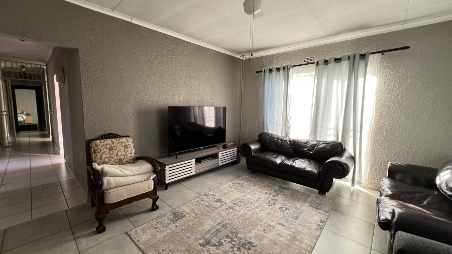 5 Bedroom Property for Sale in Greenhills Gauteng