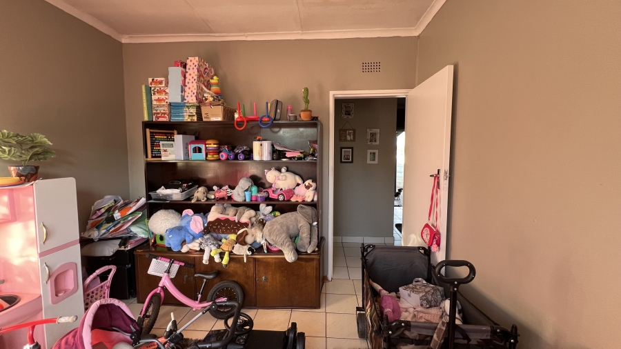 5 Bedroom Property for Sale in Greenhills Gauteng