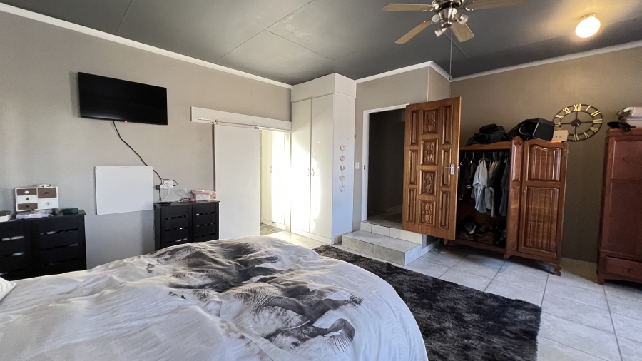 5 Bedroom Property for Sale in Greenhills Gauteng
