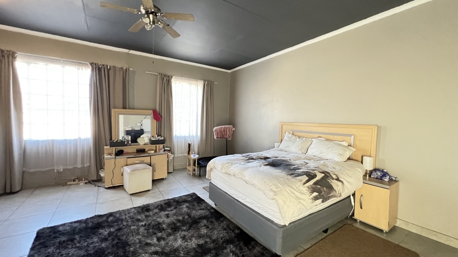 5 Bedroom Property for Sale in Greenhills Gauteng