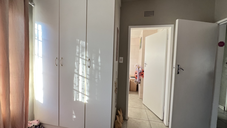 5 Bedroom Property for Sale in Greenhills Gauteng