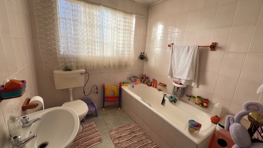 5 Bedroom Property for Sale in Greenhills Gauteng