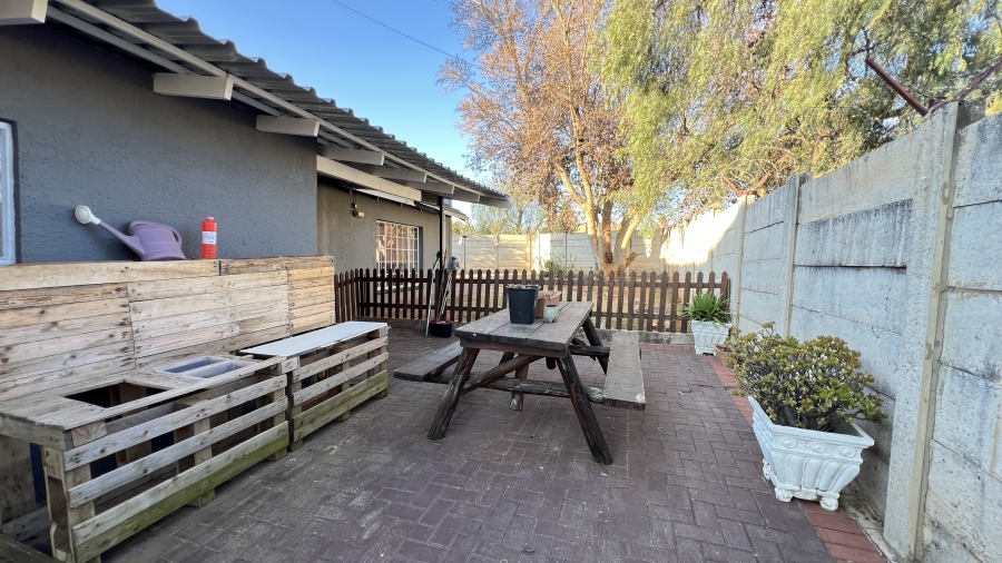 5 Bedroom Property for Sale in Greenhills Gauteng
