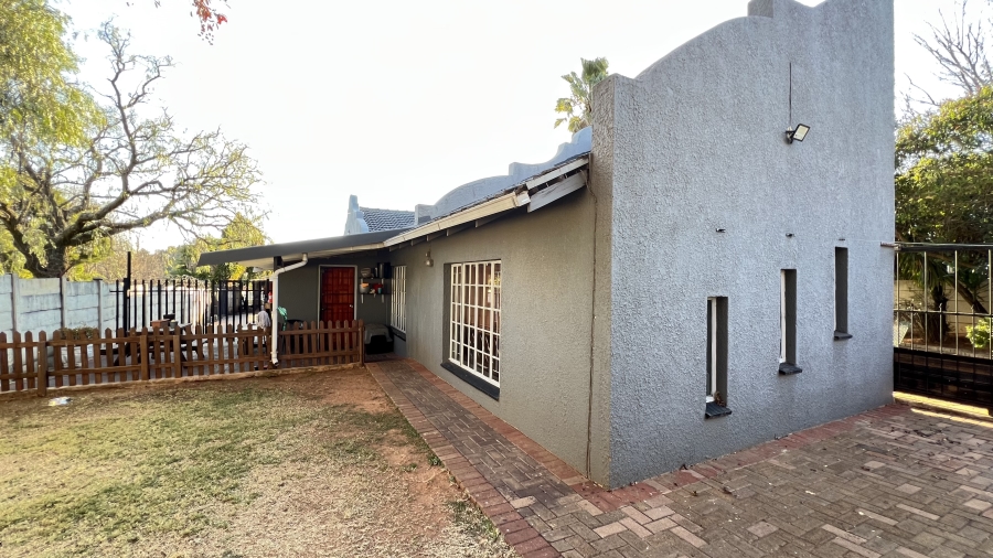 5 Bedroom Property for Sale in Greenhills Gauteng