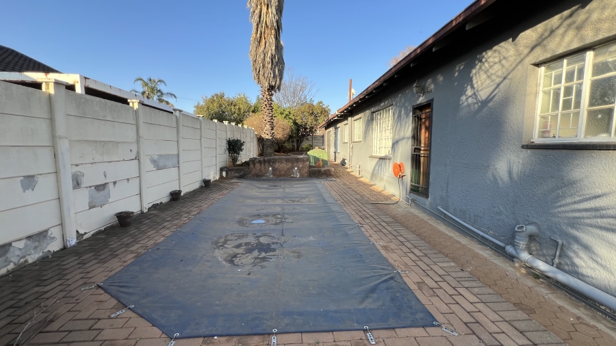 5 Bedroom Property for Sale in Greenhills Gauteng