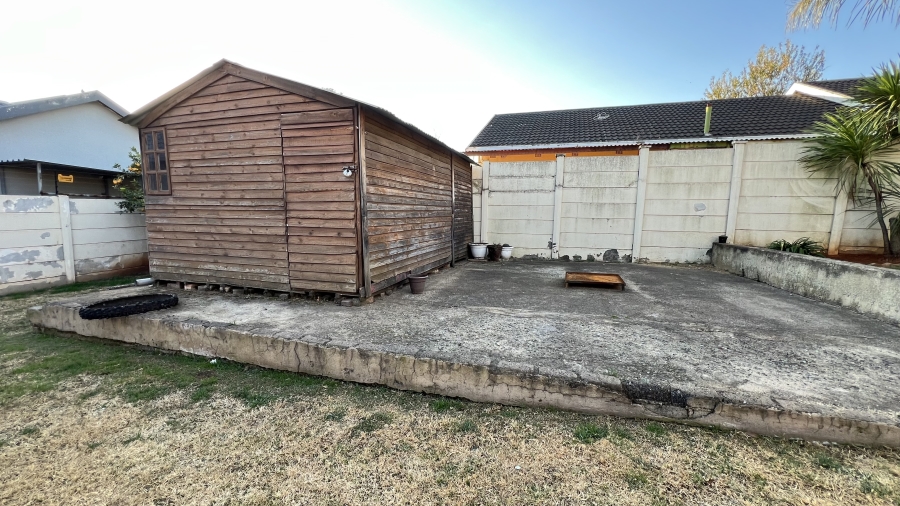5 Bedroom Property for Sale in Greenhills Gauteng