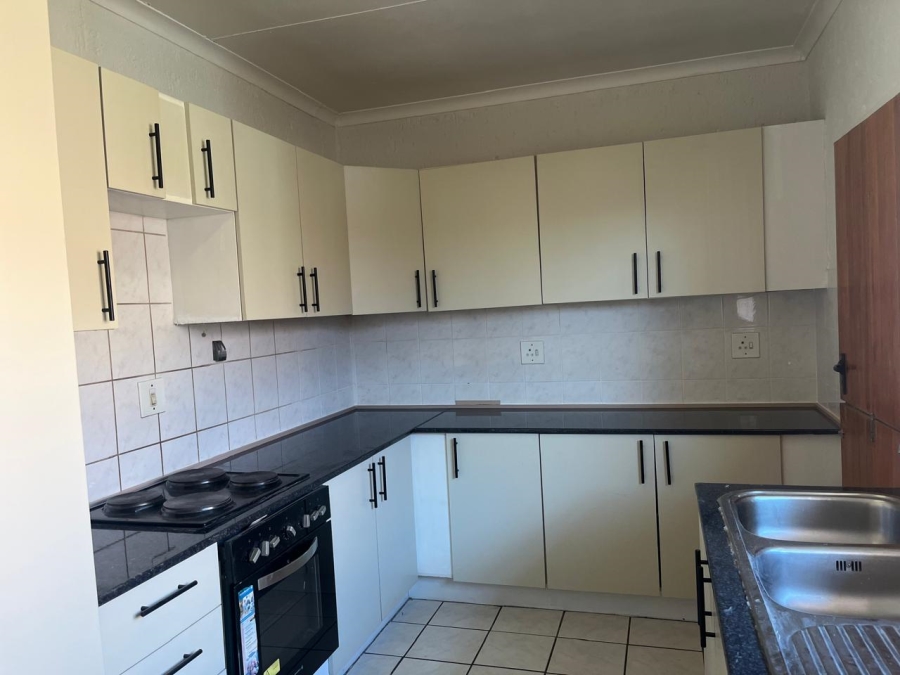 2 Bedroom Property for Sale in Buccleuch Gauteng