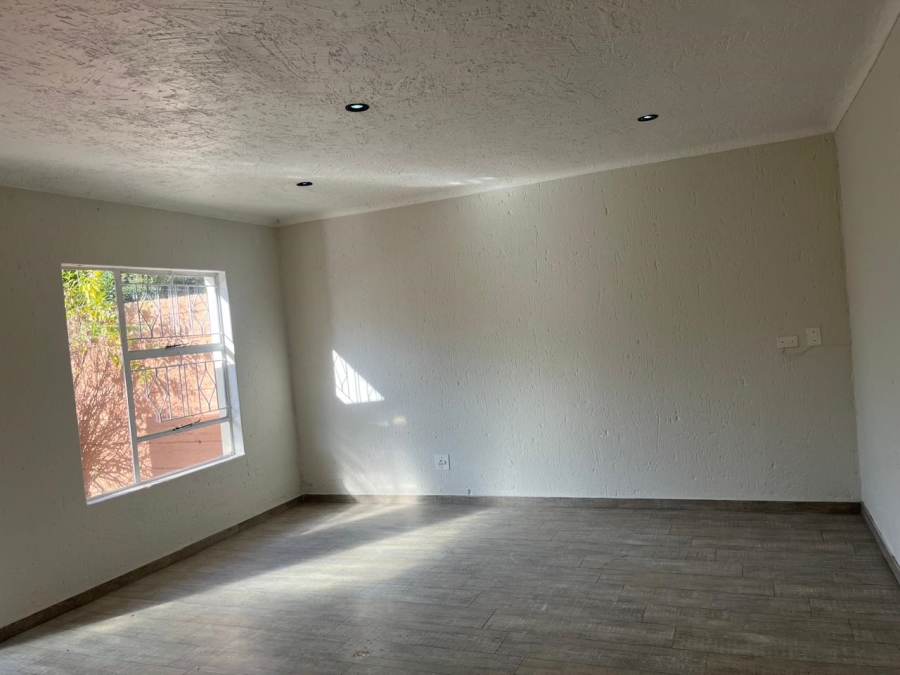 2 Bedroom Property for Sale in Buccleuch Gauteng