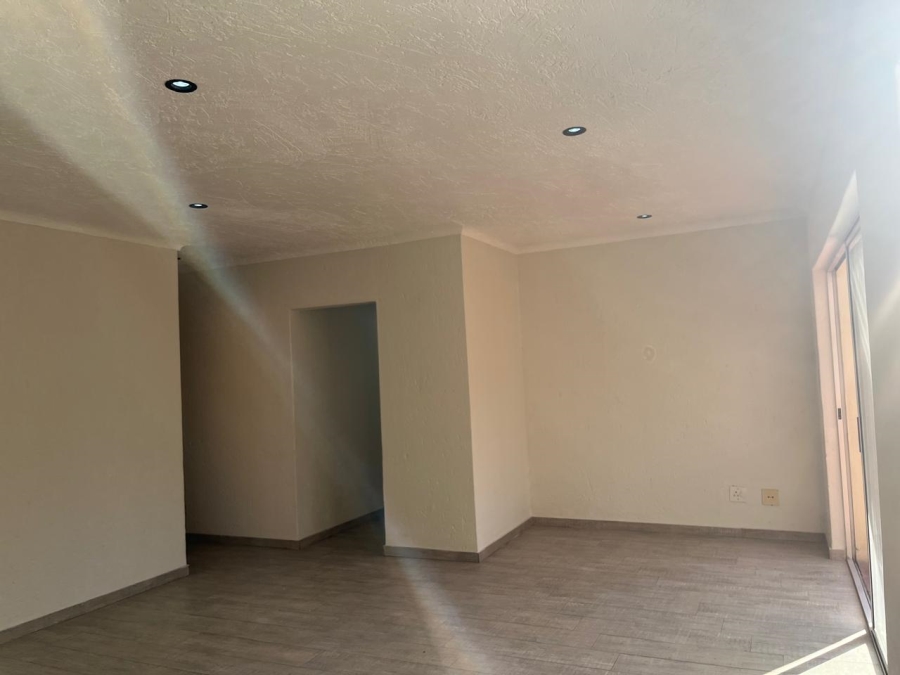 2 Bedroom Property for Sale in Buccleuch Gauteng