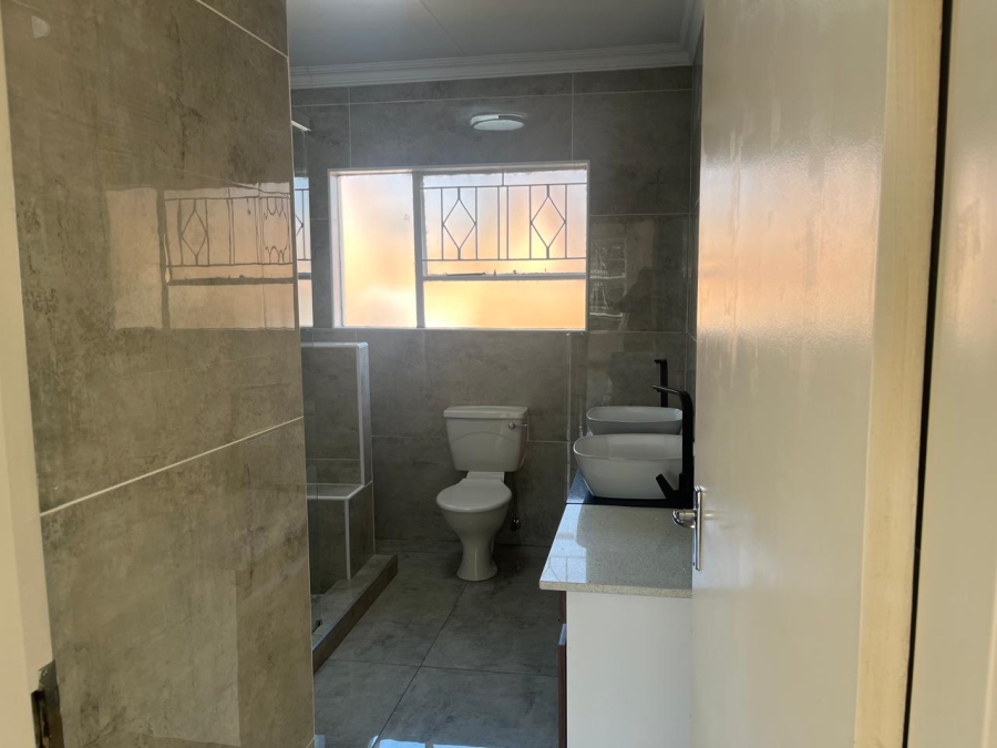 2 Bedroom Property for Sale in Buccleuch Gauteng