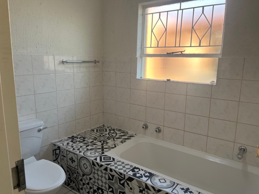 2 Bedroom Property for Sale in Buccleuch Gauteng