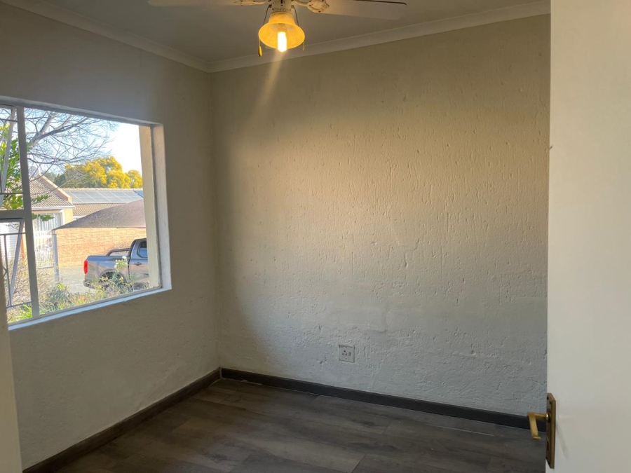 2 Bedroom Property for Sale in Buccleuch Gauteng