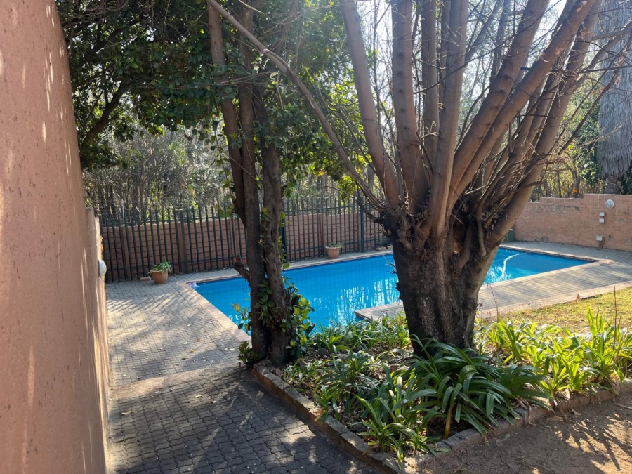 2 Bedroom Property for Sale in Buccleuch Gauteng