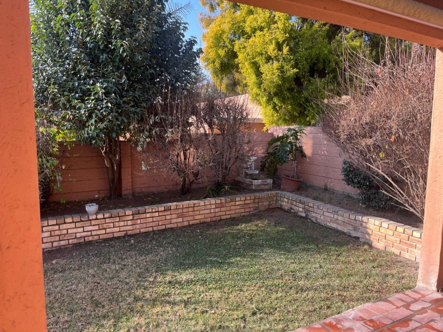 2 Bedroom Property for Sale in Buccleuch Gauteng