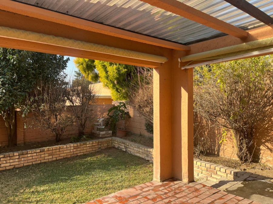 2 Bedroom Property for Sale in Buccleuch Gauteng