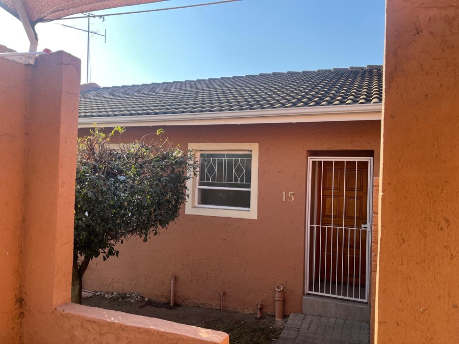 2 Bedroom Property for Sale in Buccleuch Gauteng