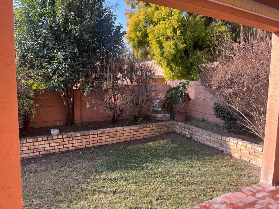 2 Bedroom Property for Sale in Buccleuch Gauteng