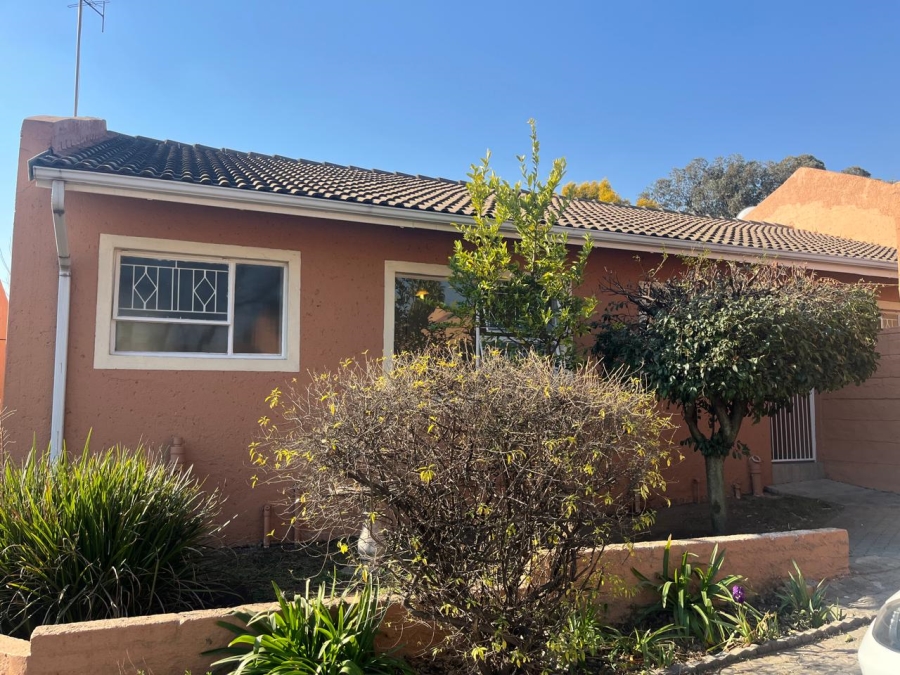 2 Bedroom Property for Sale in Buccleuch Gauteng