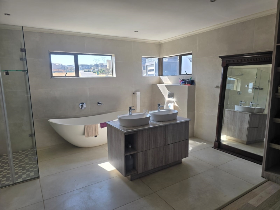 5 Bedroom Property for Sale in Eye of Africa Gauteng