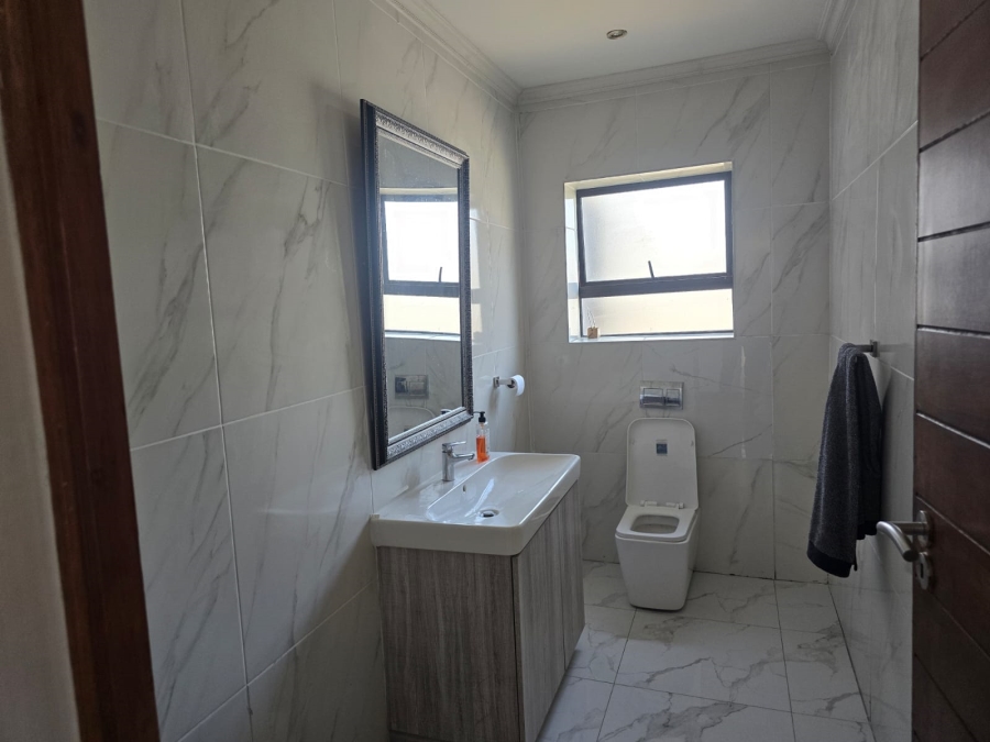 5 Bedroom Property for Sale in Eye of Africa Gauteng