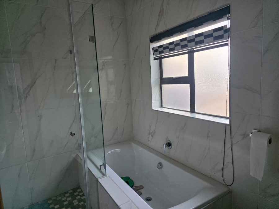 5 Bedroom Property for Sale in Eye of Africa Gauteng