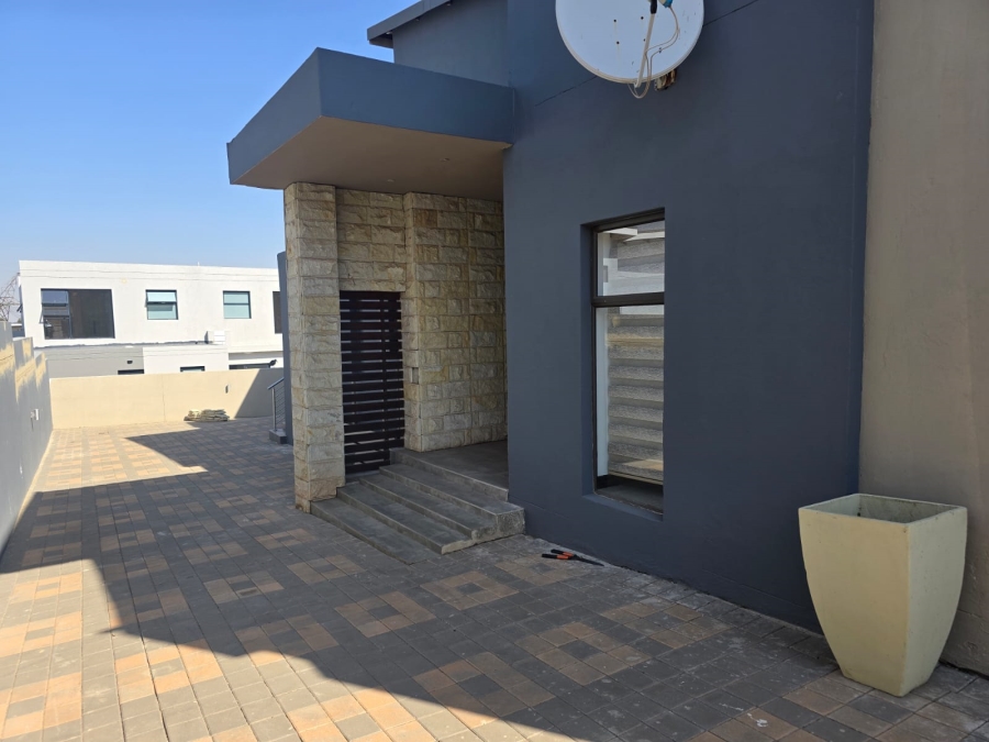 5 Bedroom Property for Sale in Eye of Africa Gauteng