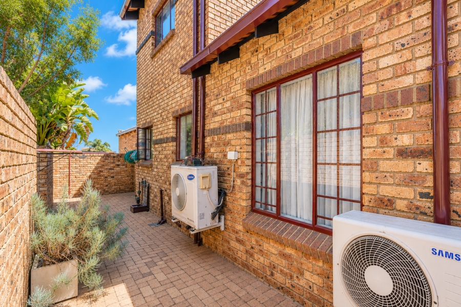 3 Bedroom Property for Sale in Halfway Gardens Gauteng